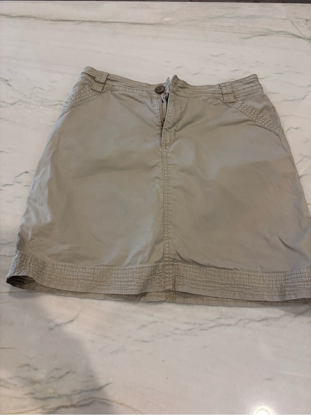 Classic Croft and Barrow Beige A-Line Women's Skirt with shorts